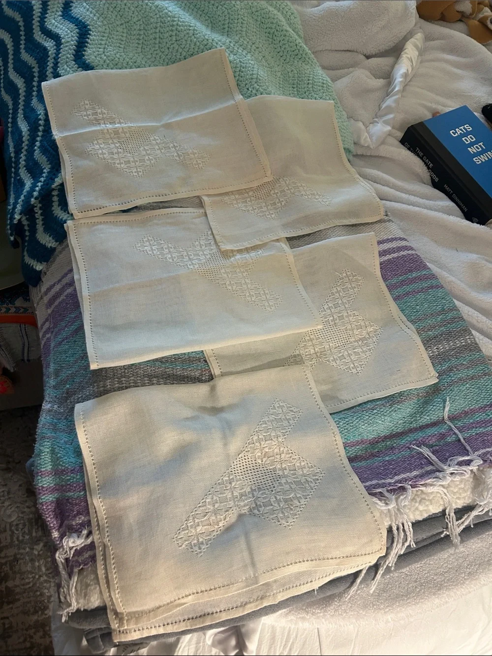 Vintage Linen Hardanger Embroidered Norwegian Runner with 5 Matching Placemat